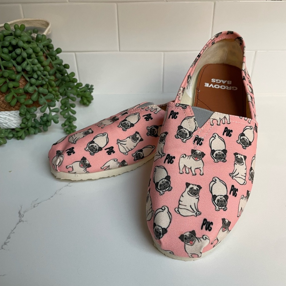 Groove Bags Pug Shoes • size 10W • New